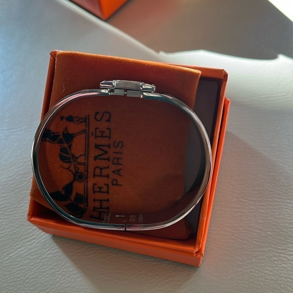 Classic Hermes H bracelet in gold and rose gold